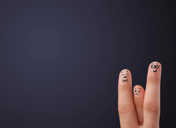 Glückliche Smiley-Finger beim Blick auf die leere Wand — Stockfoto