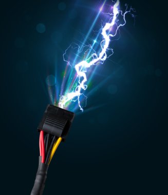 Parlayan elektrik yıldırımlı elektrik kablosu