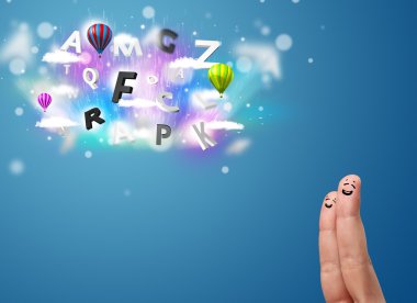 renkli büyülü bulutlar ve top bakarak mutlu gülen parmak