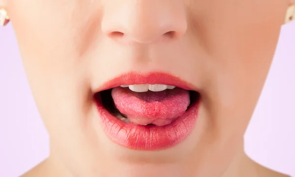 Hermosa mujer labios rojos de cerca —  Fotos de Stock