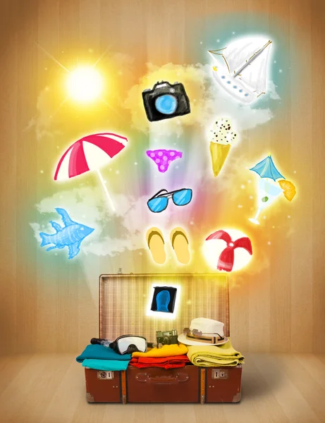 Turist çanta ile renkli yaz simgeler ve semboller — Stok fotoğraf