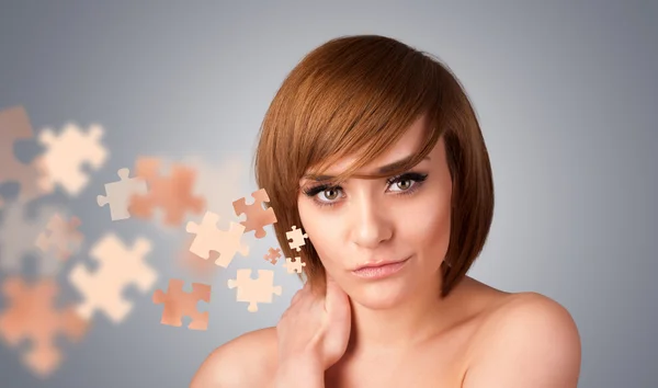 Jolie jeune fille avec illustration de puzzle de la peau — Photo