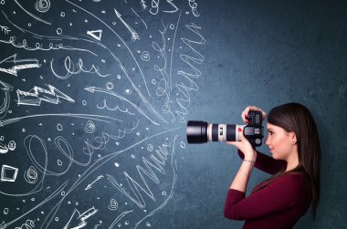 çekimleri enerjik elle çizilmiş çizgiler ise fotoğrafçı bir