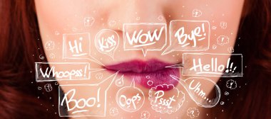 Beyaz baloncuklu güzel kırmızı dudaklar.