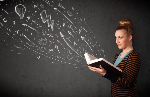 Young woman reading a book — Stock Photo, Image