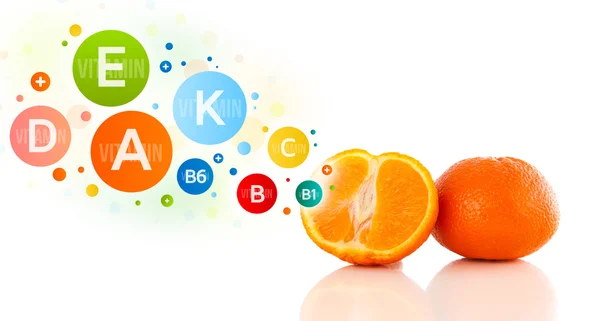 Frutti sani con simboli vitaminici colorati e icone — Foto Stock