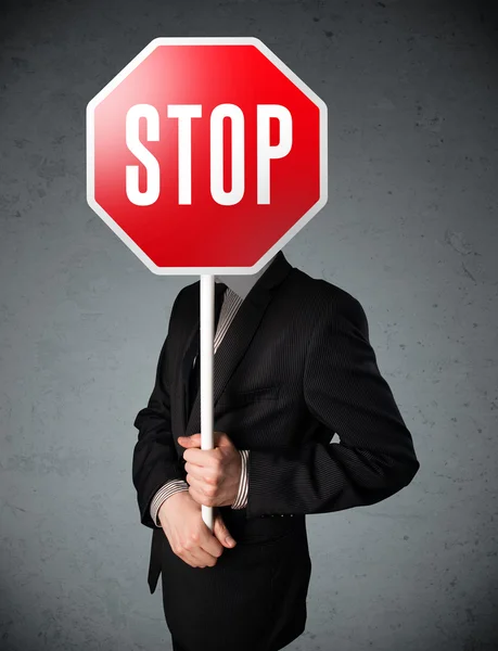 Uomo d'affari con un segnale di stop — Foto Stock