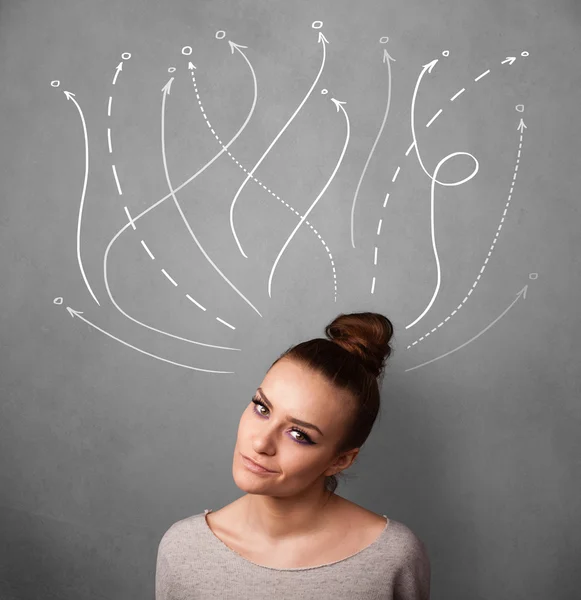 Junge Frau mit Pfeilen, die aus ihrem Kopf kommen — Stockfoto