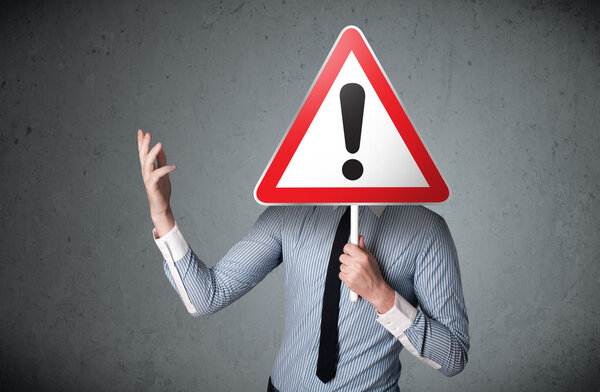 Бизнесмен с восклицательным знаком
