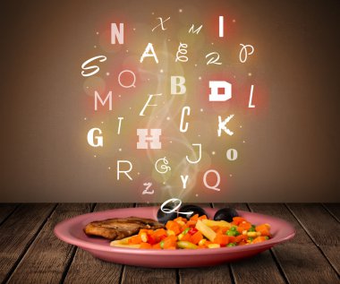 Tahtada renkli harflerle taze aşçı yemeği.