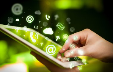 El teması tableti, sosyal medya kavramı