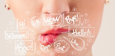 Beyaz baloncuklu güzel kırmızı dudaklar.