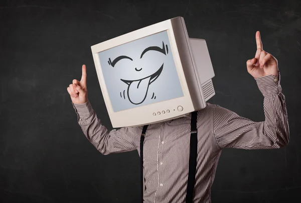 Hombre de negocios feliz con un monitor de computadora y una cara sonriente — Foto de Stock