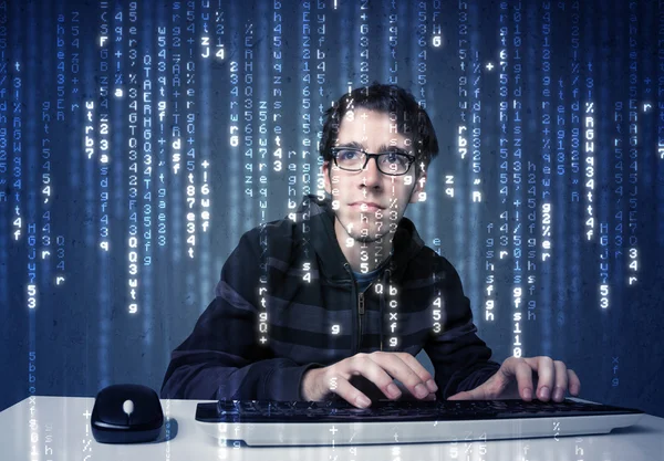Hacker avkodning information från futuristiska nätverk teknik — Stockfoto