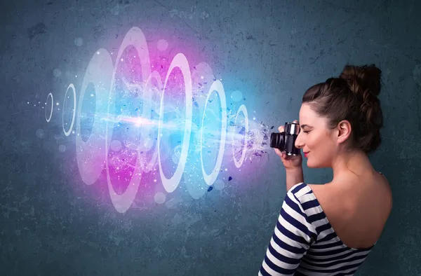 Photographer girl making photos with powerful light beam — Stock Photo, Image