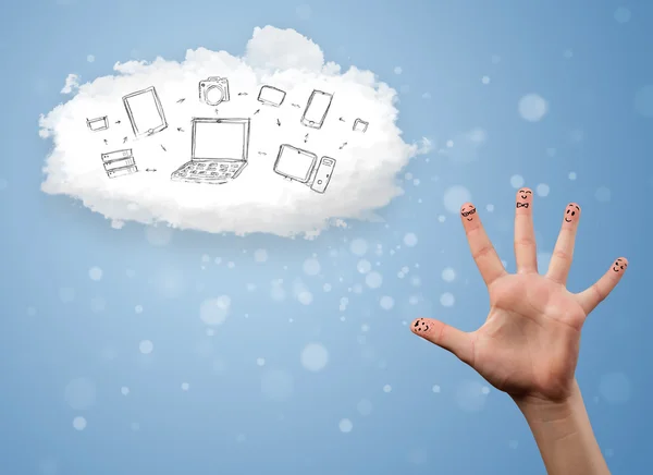 Gelukkige gezichtje vingers kijken naar cloud computing-met technologie — Stockfoto