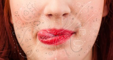 güzel kadın ağzı üfleme elle çizilmiş simgeler ve semboller