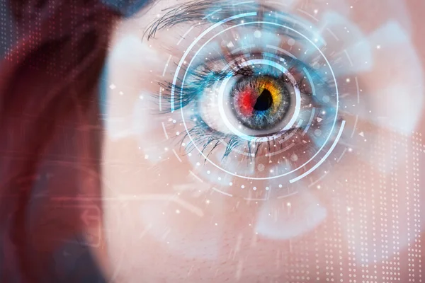 Zukünftige Frau mit Cyber-Technologie Eye Panel-Konzept — Stockfoto
