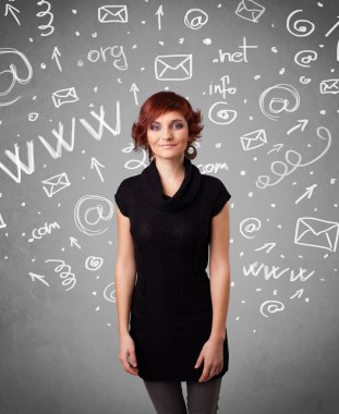 soyut beyaz ortam simgesini karalamalar ile genç ve güzel kız