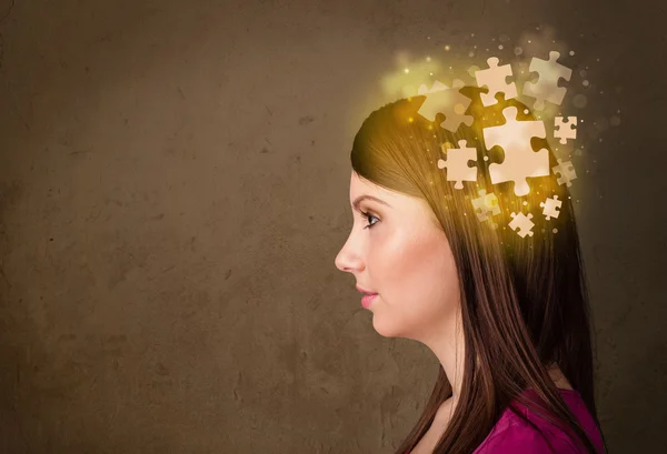 Young person thinking with glowing puzzle mind — Stock Photo, Image
