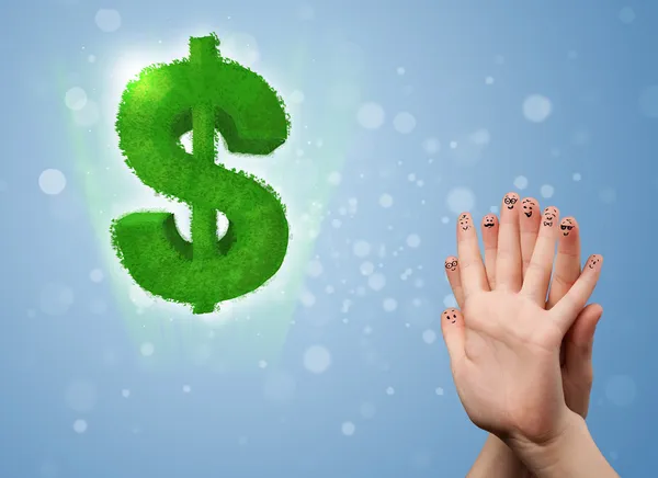 Счастливые улыбающиеся пальцы смотрят на знак зеленого листа доллара — стоковое фото