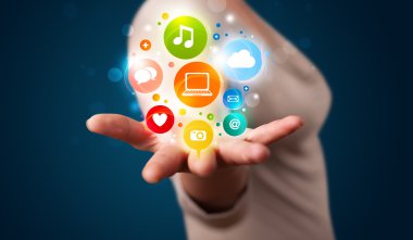 genç kadın renkli teknoloji simgeler ve semboller