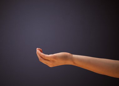 kadın sunan kopya alanı