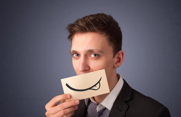 Gelukkig zakenman grappige witte kaart op zijn mond houden — Stockfoto