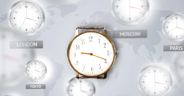 Horloges et fuseaux horaires sur le concept du monde — Photo