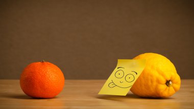 limon Portakal dilim dışarı yapışmasını Not ile