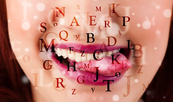 Yazı tipi ve karakter nefes güzel kız dudak — Stok fotoğraf