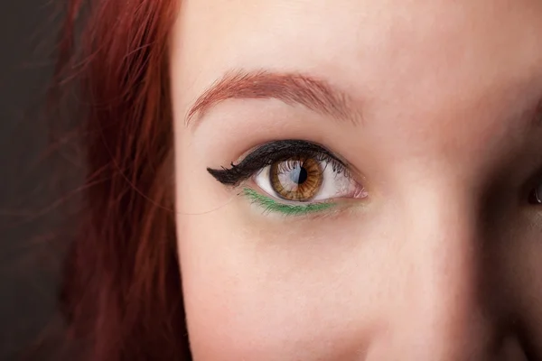 Retrato de uma menina bonita fechar os olhos — Fotografia de Stock