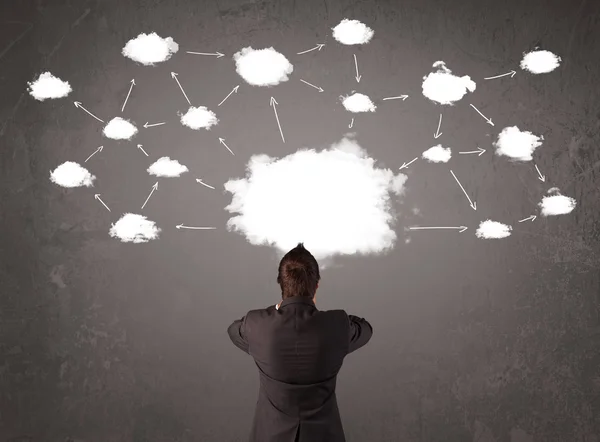Empresario sentado con tecnología de nube por encima de su cabeza —  Fotos de Stock