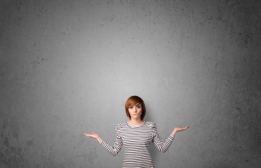 genç kadın kopya alanı ile el hareketi