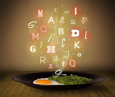 Tahtada renkli harflerle taze aşçı yemeği.