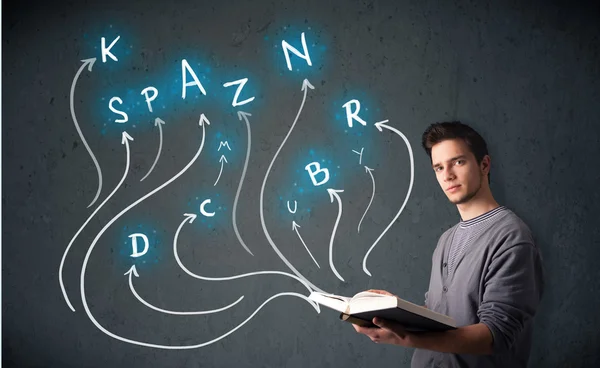 Hombre leyendo un libro mientras que múltiples opciones están saliendo de la — Foto de Stock