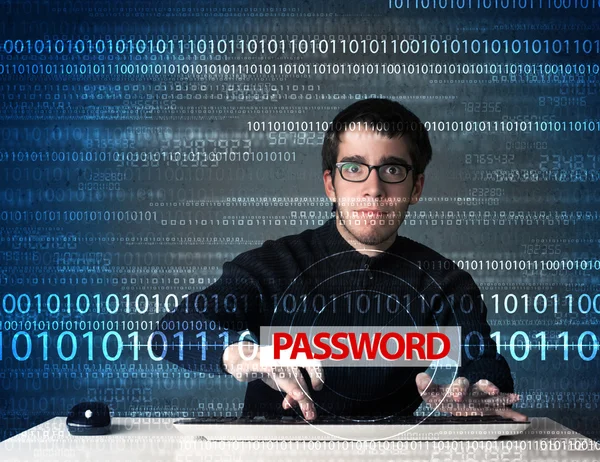 Giovane hacker geek rubare la password — Foto Stock
