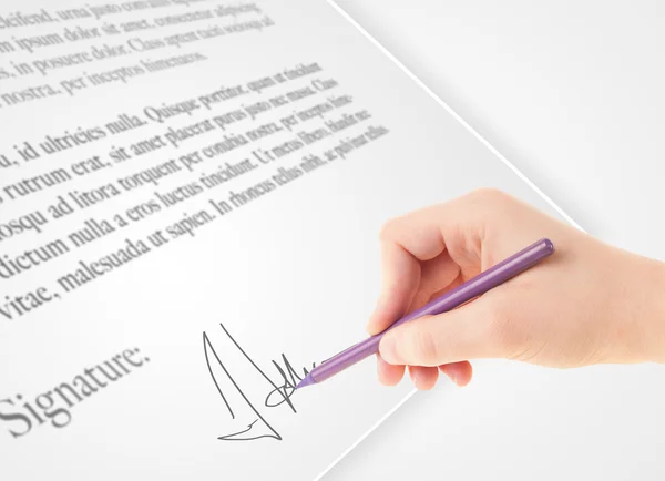 Escrita à mão assinatura pessoal em um formulário de papel — Fotografia de Stock