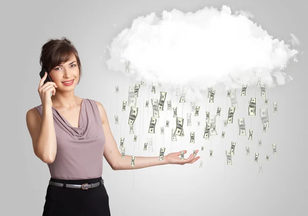 Mujer con concepto de nube y lluvia de dinero — Foto de Stock