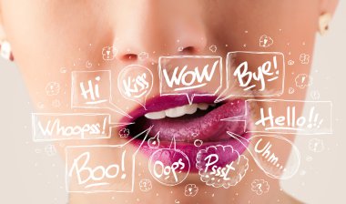 Beyaz baloncuklu güzel kırmızı dudaklar.