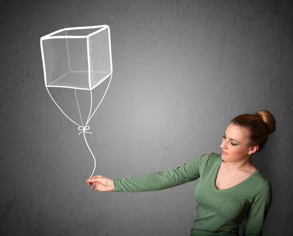 Donna in possesso di un palloncino cubo — Foto Stock