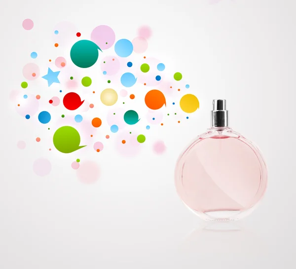 Parfym flaska sprutning färgade bubblor — Stockfoto