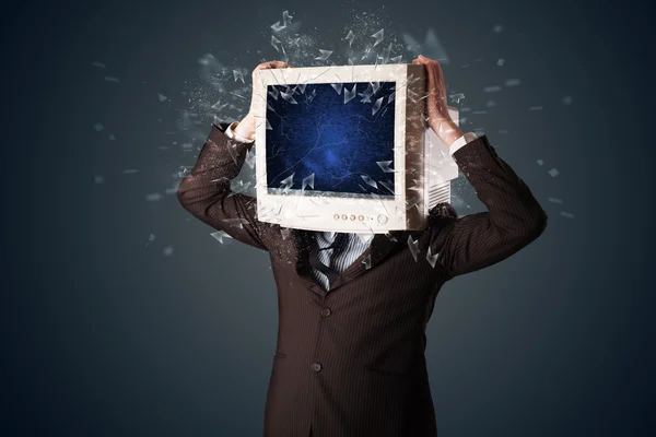 Schermo del monitor del computer che esplode su una testa di giovani — Foto Stock