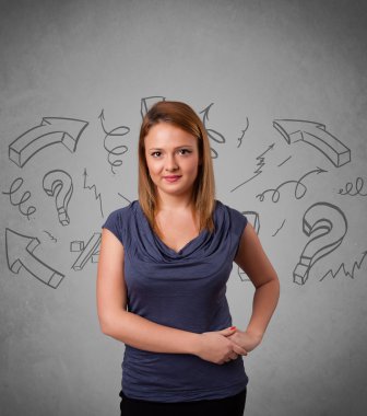 Soru işareti çizen sevimli genç kız.