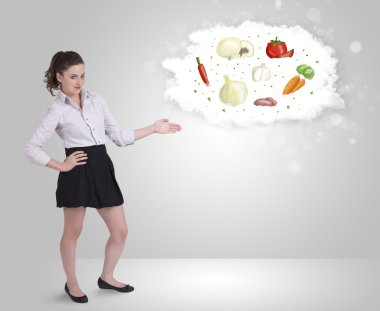 sağlıklı beslenme sebze bulutu sunan güzel bir kadın