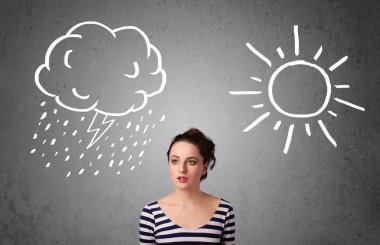 bir güneş ve yağmur çizme arasında duran kadın