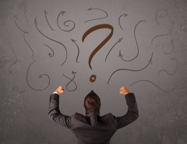 İş adamı soru işareti skecine bakıyor.