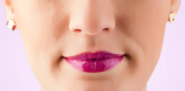 Schöne Frau rote Lippen aus nächster Nähe — Stockfoto