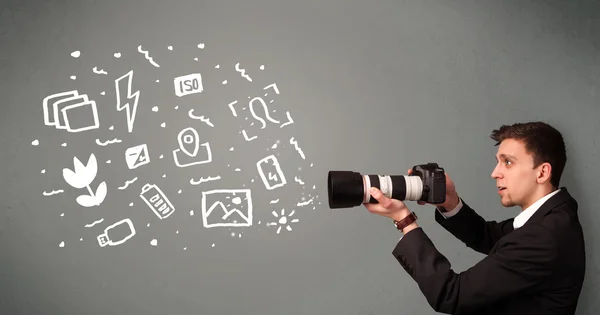 Garçon photographe capturant des icônes et des symboles de photographie blanche — Photo