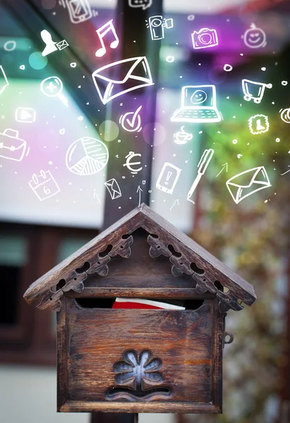 Bunte Symbole und Symbole platzen aus einem Briefkasten — Stockfoto